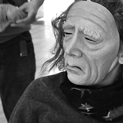 Bild på en av maskerna som används i föreställningen Doris&Lo. Foto: Mireille Leblanc